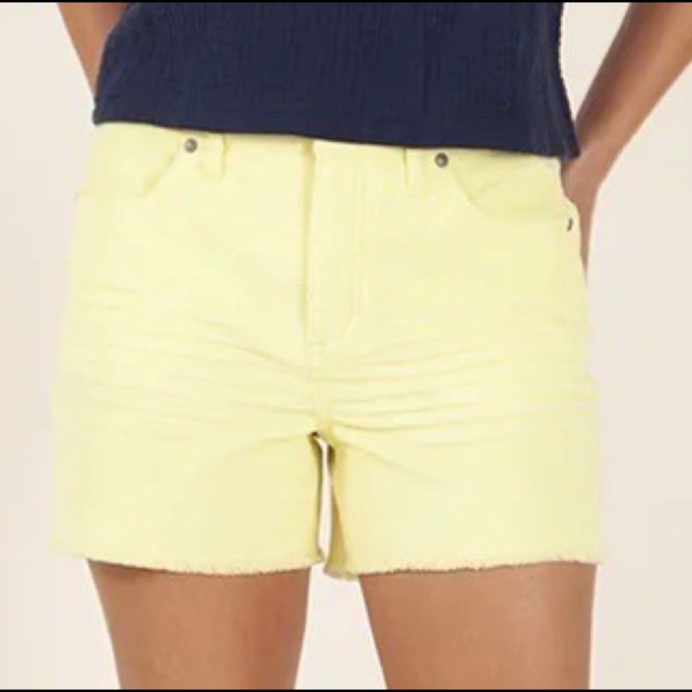 Carve Designs Oahu 4” Short, sz 16 in “Citron”